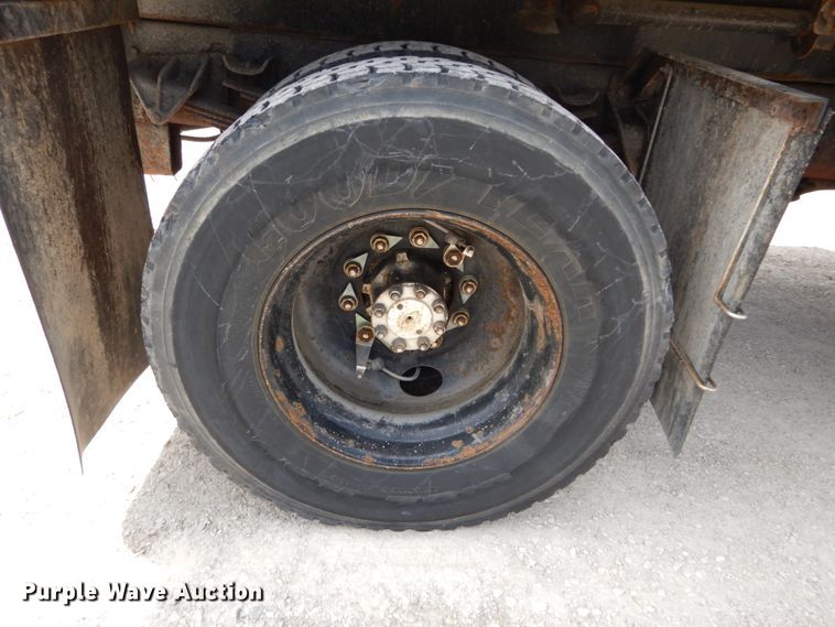 image for item GB9997 2000 International 4900  dump truck