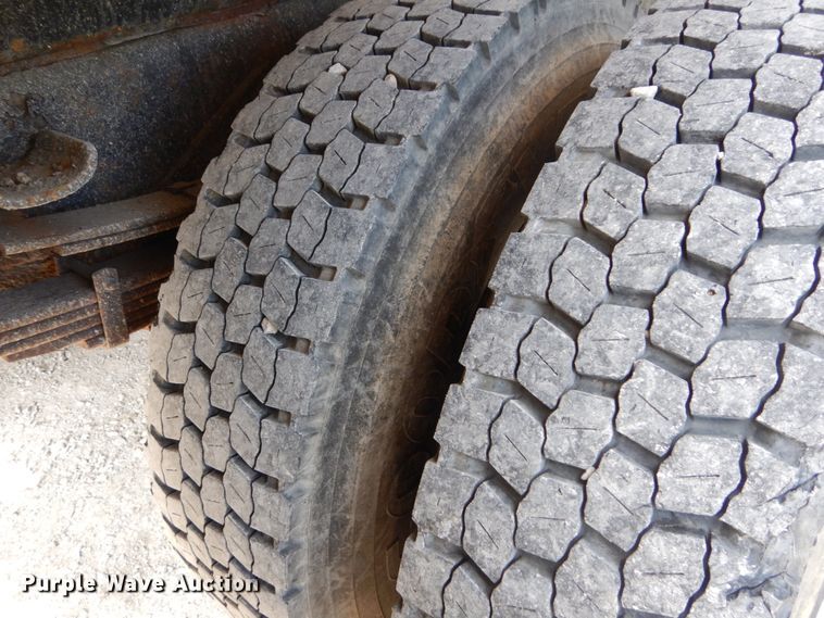 image for item GB9997 2000 International 4900  dump truck