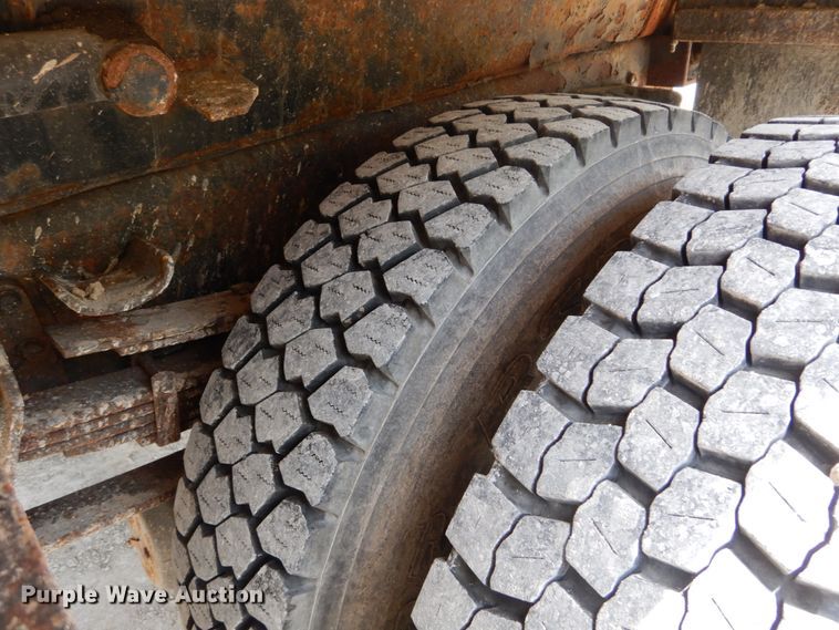 image for item GB9997 2000 International 4900  dump truck