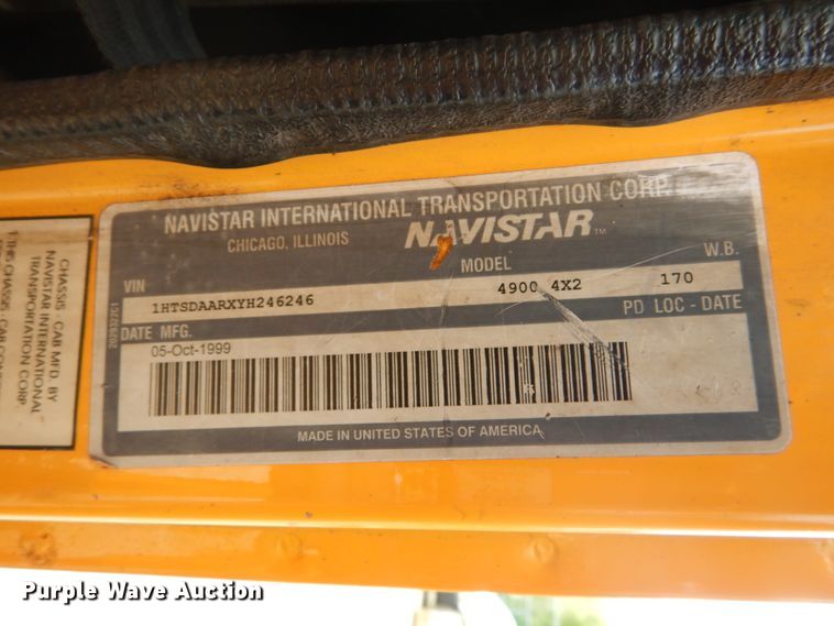 image for item GB9997 2000 International 4900  dump truck