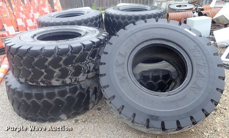 image for item GR9122 (8) 20.5R25 tires