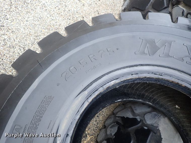 image for item GR9122 (8) 20.5R25 tires