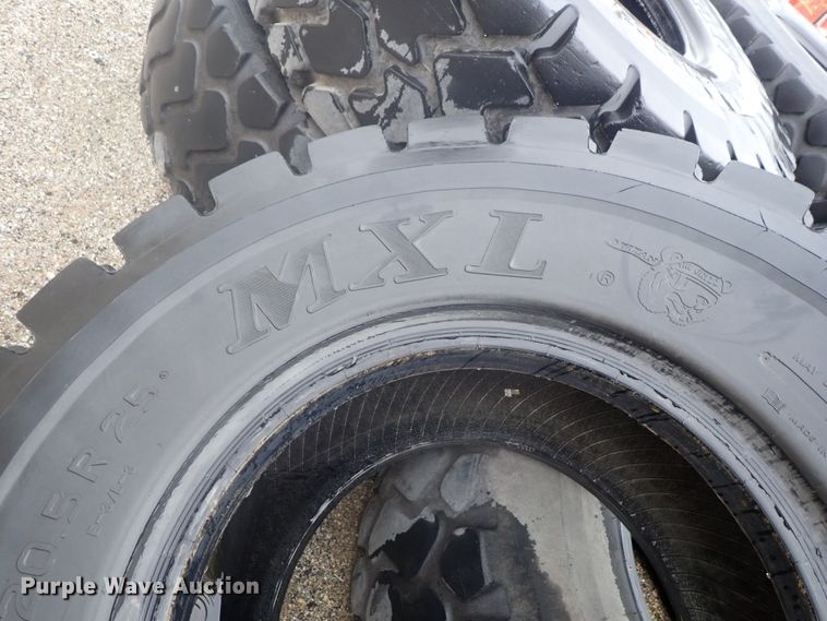 image for item GR9122 (8) 20.5R25 tires