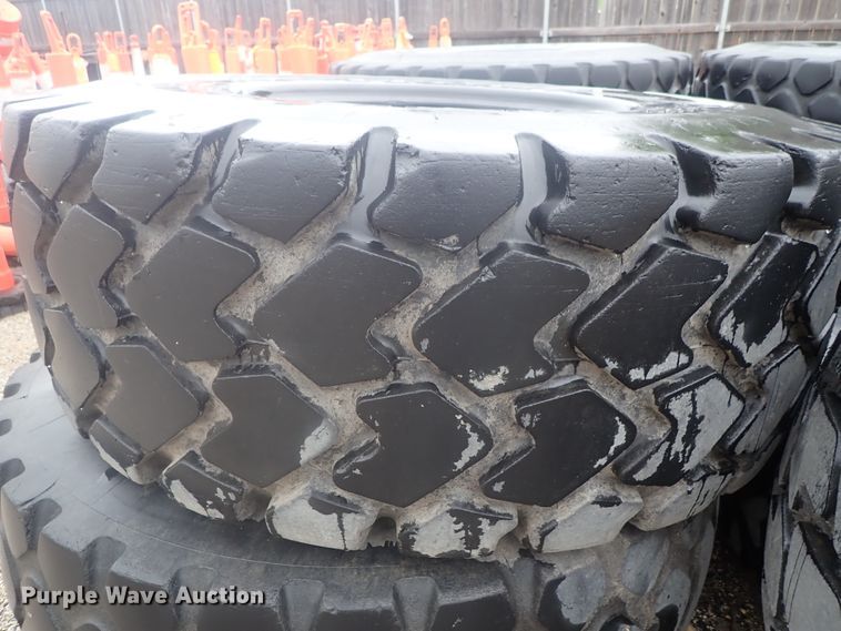 image for item GR9122 (8) 20.5R25 tires