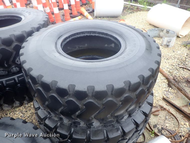 image for item GR9122 (8) 20.5R25 tires