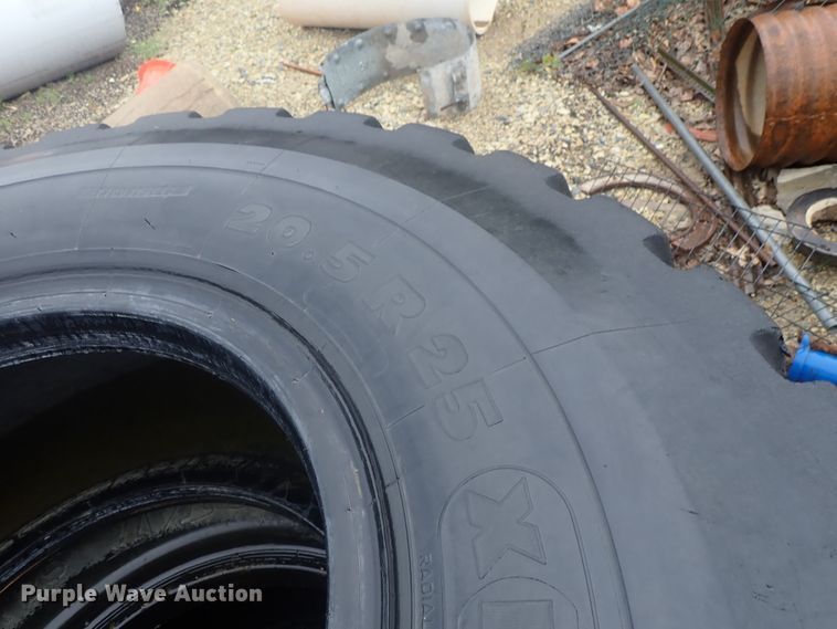 image for item GR9122 (8) 20.5R25 tires