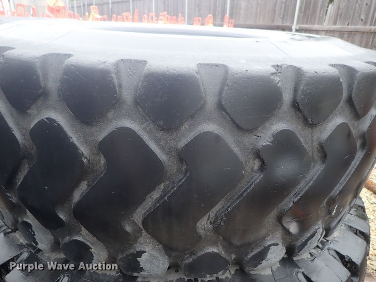 image for item GR9122 (8) 20.5R25 tires