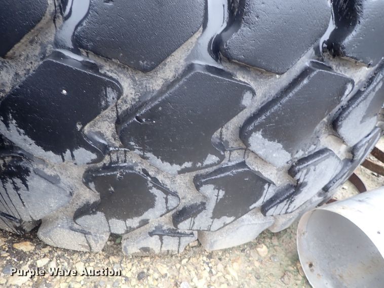 image for item GR9122 (8) 20.5R25 tires