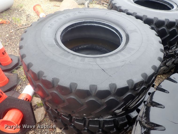 image for item GR9122 (8) 20.5R25 tires