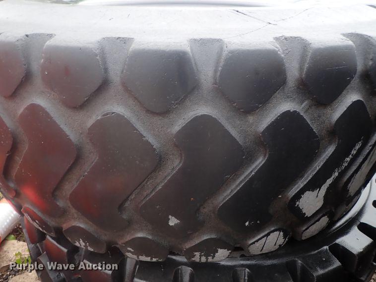 image for item GR9122 (8) 20.5R25 tires