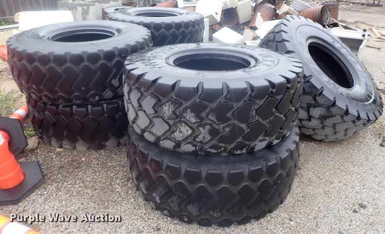 image for item GR9122 (8) 20.5R25 tires