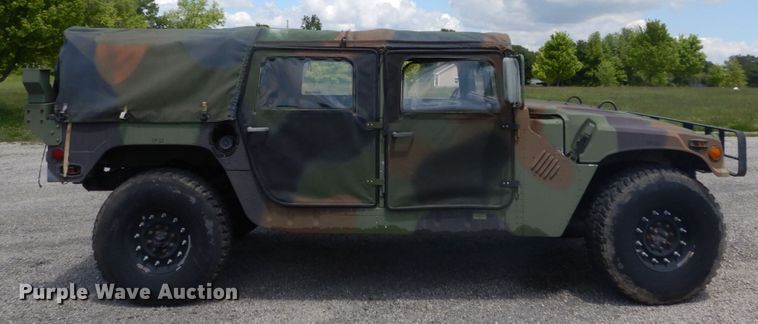 image for item GU9979 1990 Am General M998  Humvee SUV