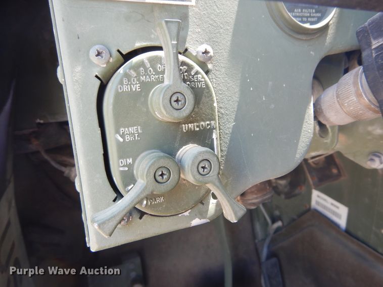 image for item GU9979 1990 Am General M998  Humvee SUV