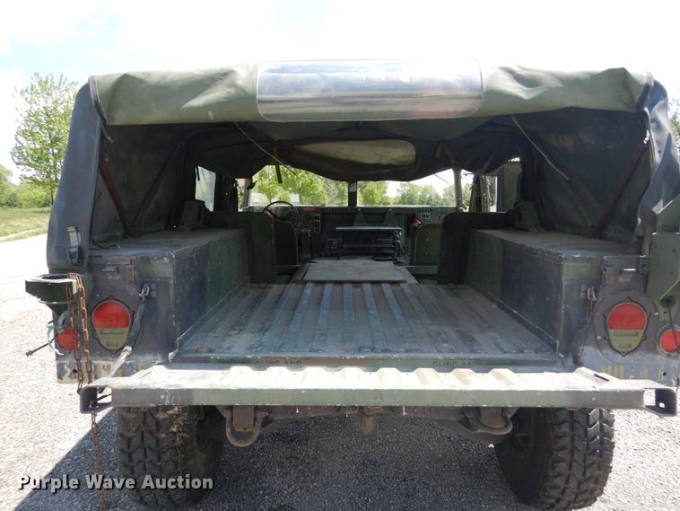 image for item GU9979 1990 Am General M998  Humvee SUV