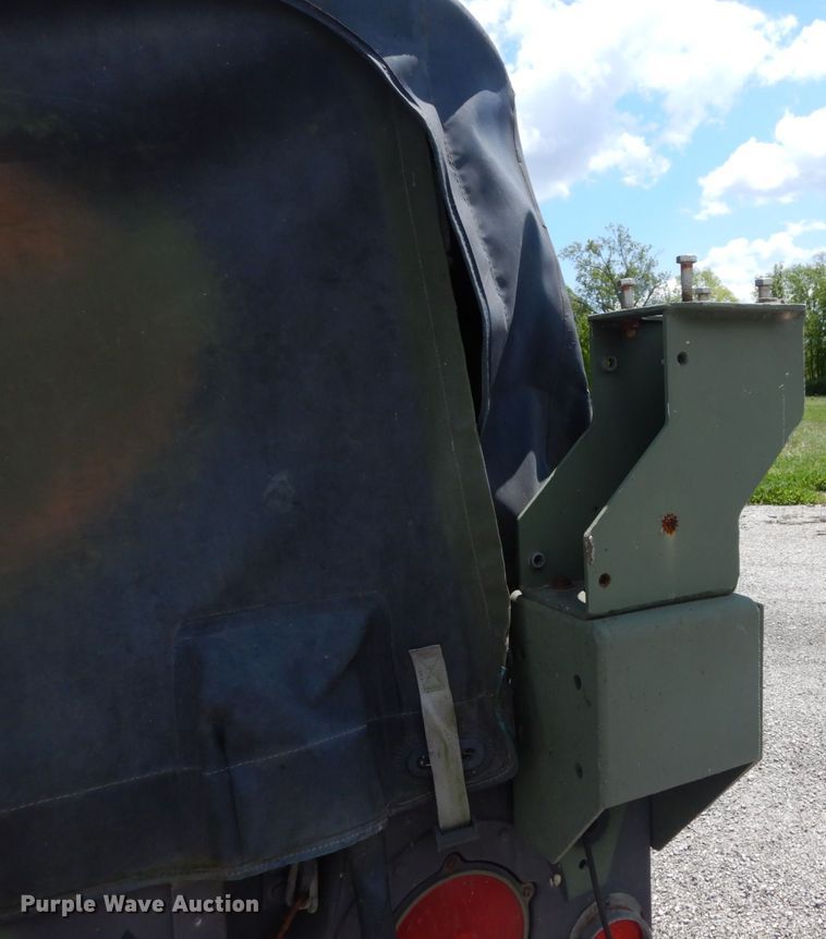 image for item GU9979 1990 Am General M998  Humvee SUV