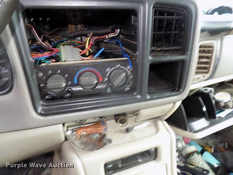 image for item GW9036 2001 GMC Yukon XL 1500  SUV