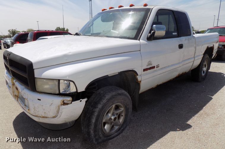 image for item GW9064 1997 Dodge Ram 1500  Club Cab pickup truck