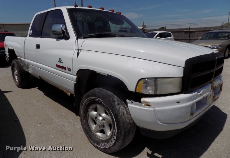 image for item GW9064 1997 Dodge Ram 1500  Club Cab pickup truck