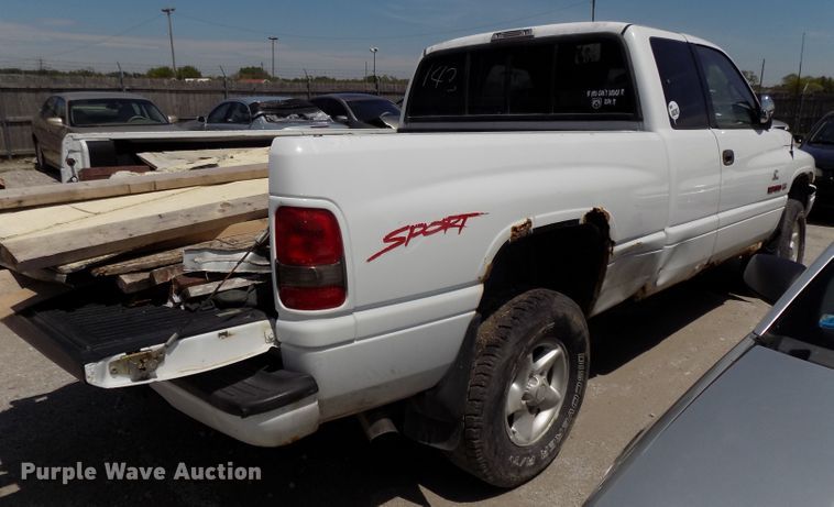 image for item GW9064 1997 Dodge Ram 1500  Club Cab pickup truck