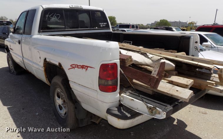 image for item GW9064 1997 Dodge Ram 1500  Club Cab pickup truck