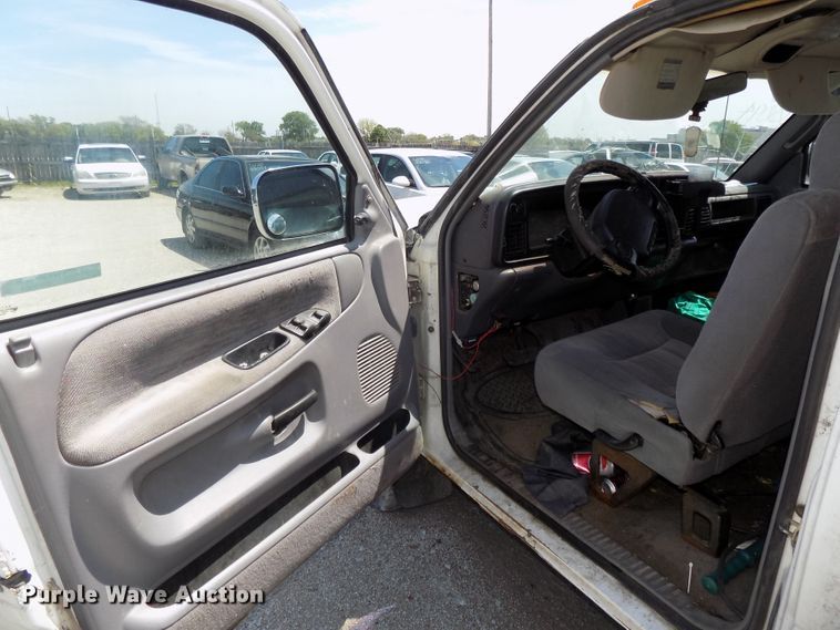 image for item GW9064 1997 Dodge Ram 1500  Club Cab pickup truck