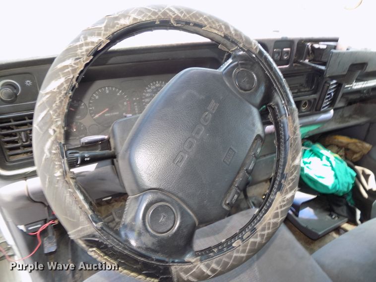 image for item GW9064 1997 Dodge Ram 1500  Club Cab pickup truck