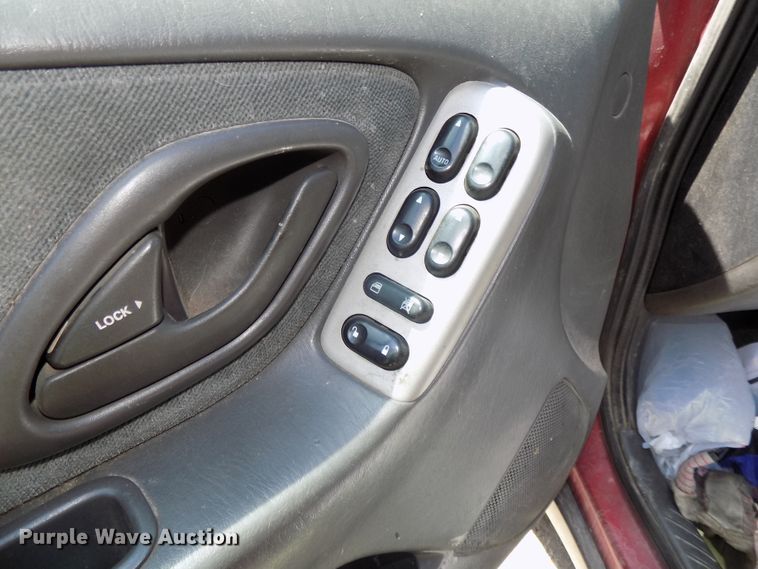 image for item GW9067 2004 Mazda Tribute  SUV