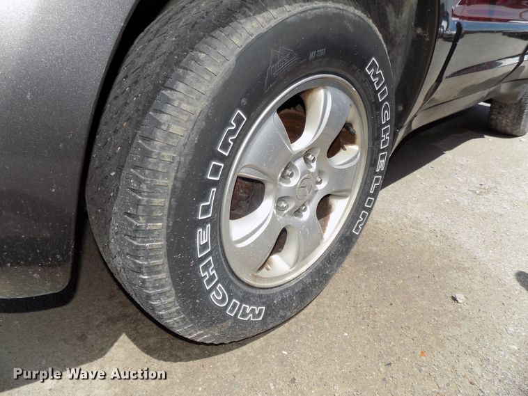 image for item GW9067 2004 Mazda Tribute  SUV