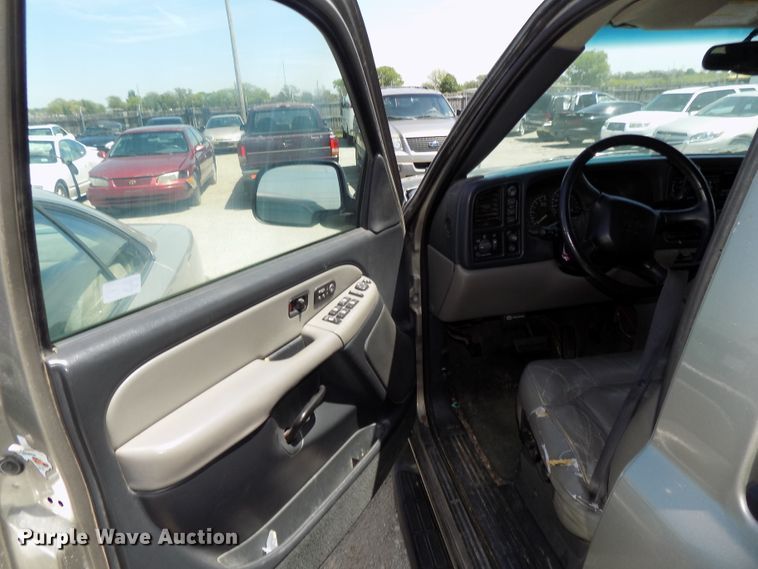 image for item GW9070 2002 Chevrolet Tahoe  SUV