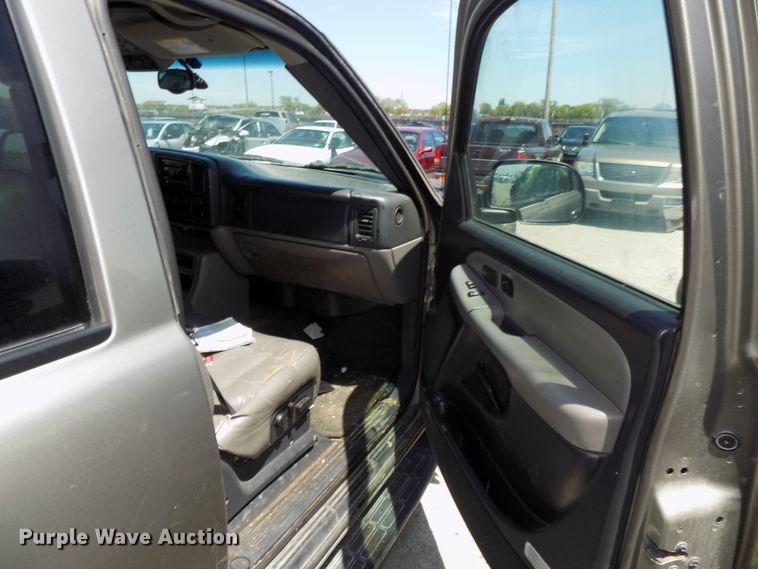 image for item GW9070 2002 Chevrolet Tahoe  SUV