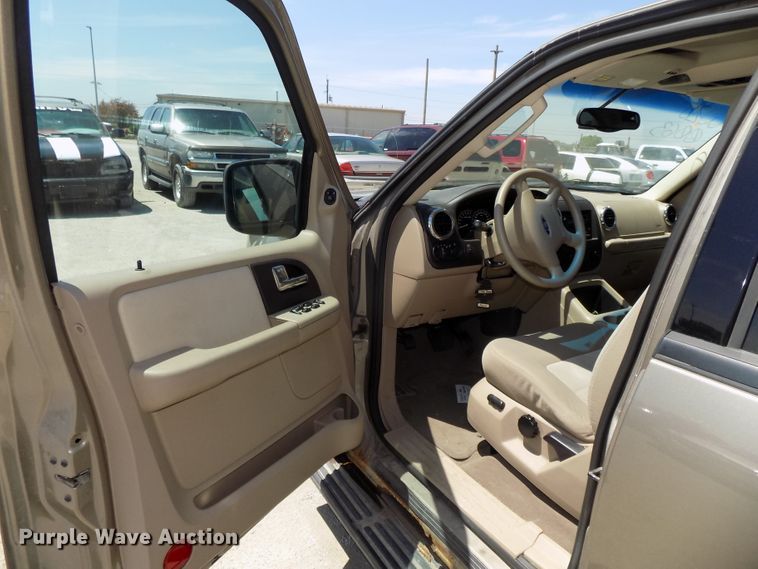 image for item GW9072 2003 Ford Expedition  SUV