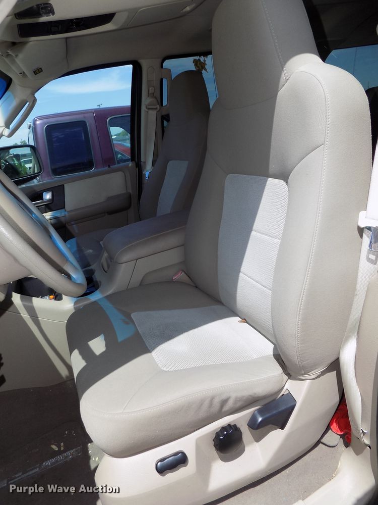 image for item GW9072 2003 Ford Expedition  SUV