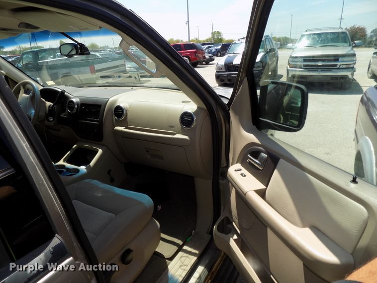 image for item GW9072 2003 Ford Expedition  SUV