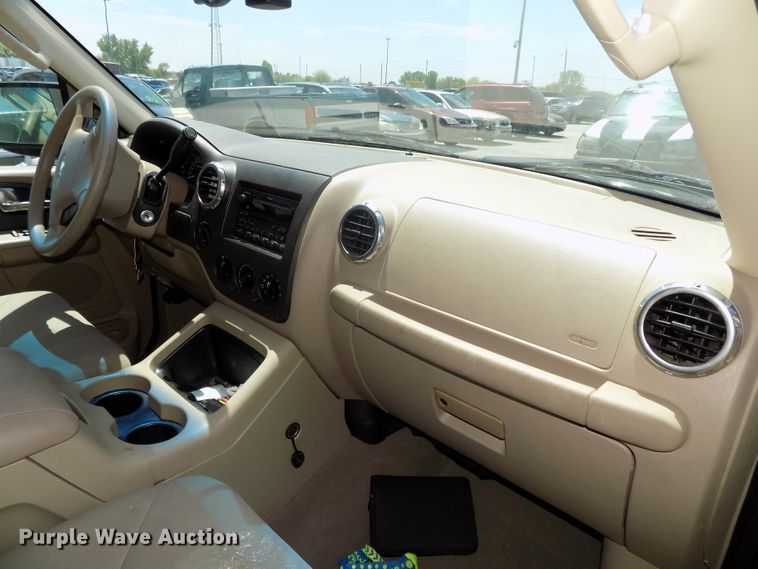 image for item GW9072 2003 Ford Expedition  SUV