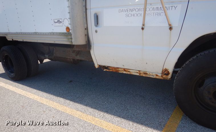 image for item GW9890 1998 Ford Econoline E350  box truck