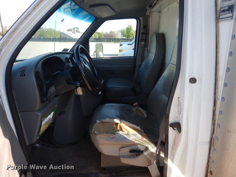 image for item GW9890 1998 Ford Econoline E350  box truck