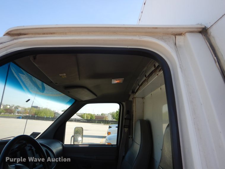 image for item GW9890 1998 Ford Econoline E350  box truck