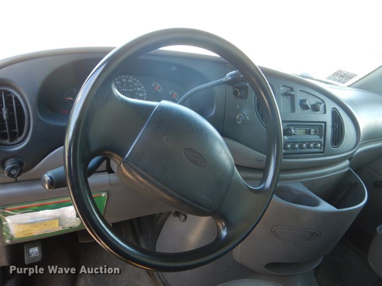 image for item GW9890 1998 Ford Econoline E350  box truck