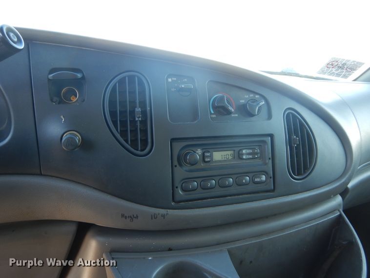 image for item GW9890 1998 Ford Econoline E350  box truck