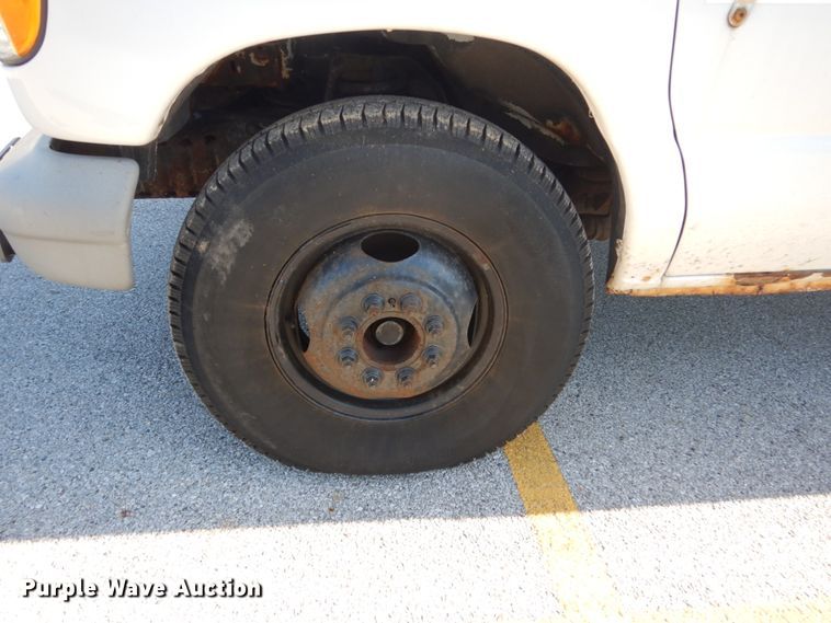 image for item GW9890 1998 Ford Econoline E350  box truck