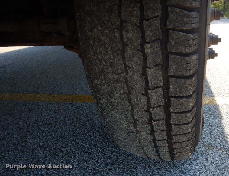 image for item GW9890 1998 Ford Econoline E350  box truck