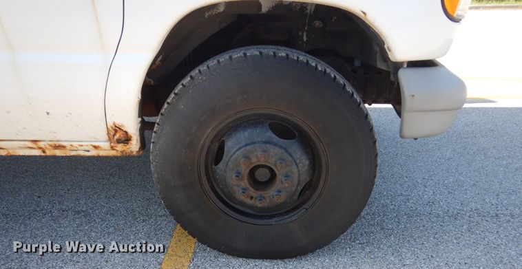 image for item GW9890 1998 Ford Econoline E350  box truck