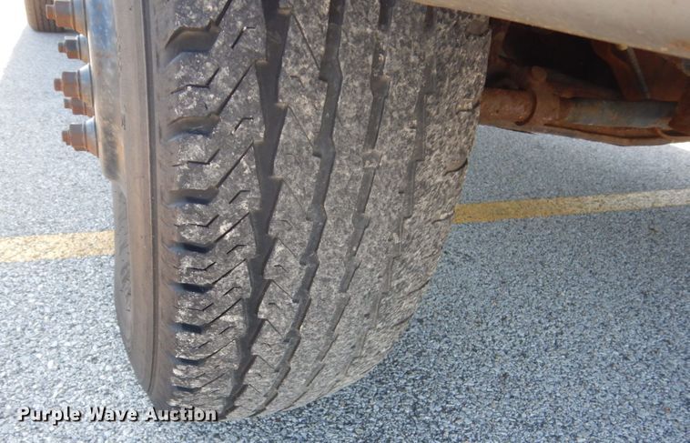 image for item GW9890 1998 Ford Econoline E350  box truck