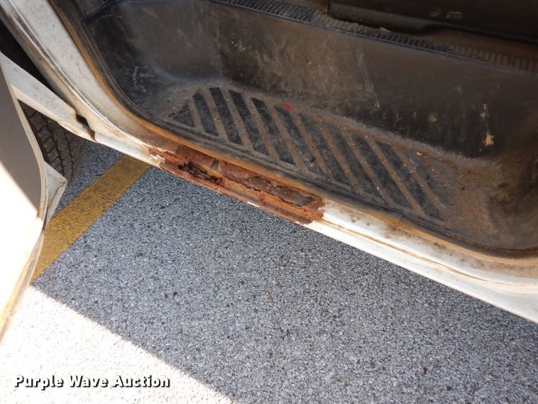 image for item GW9890 1998 Ford Econoline E350  box truck