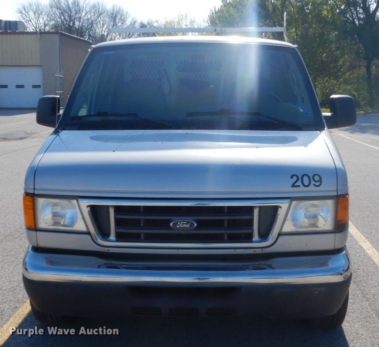 image for item GW9891 2005 Ford E150  van
