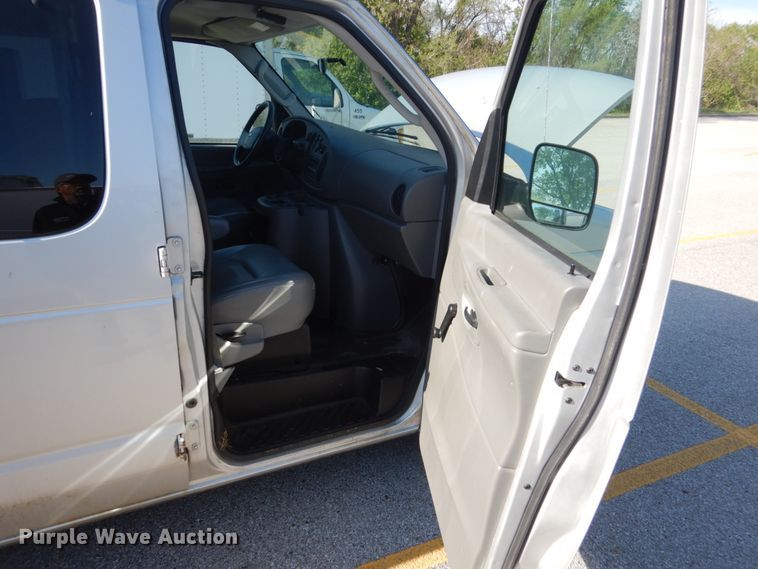 image for item GW9891 2005 Ford E150  van