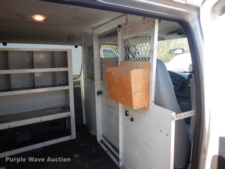 image for item GW9891 2005 Ford E150  van
