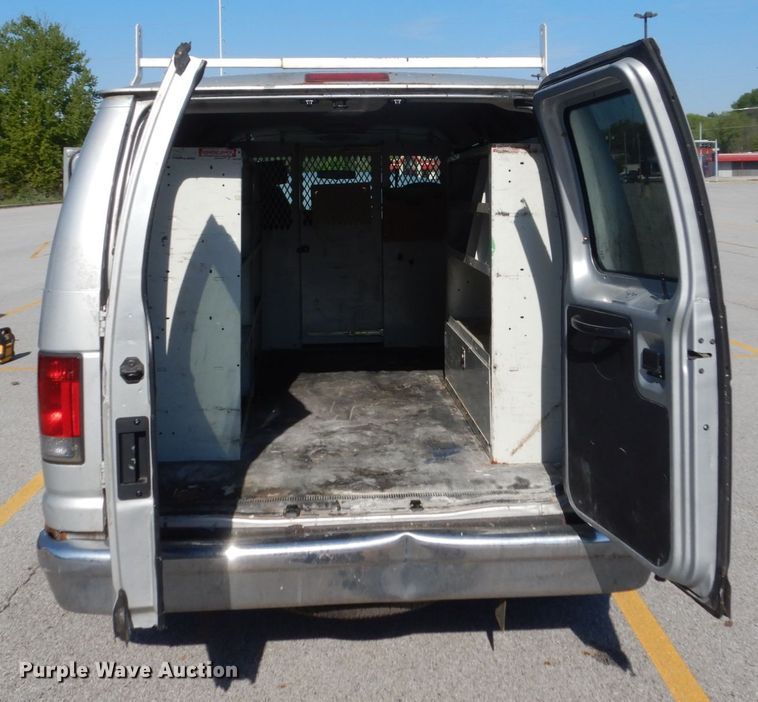 image for item GW9891 2005 Ford E150  van