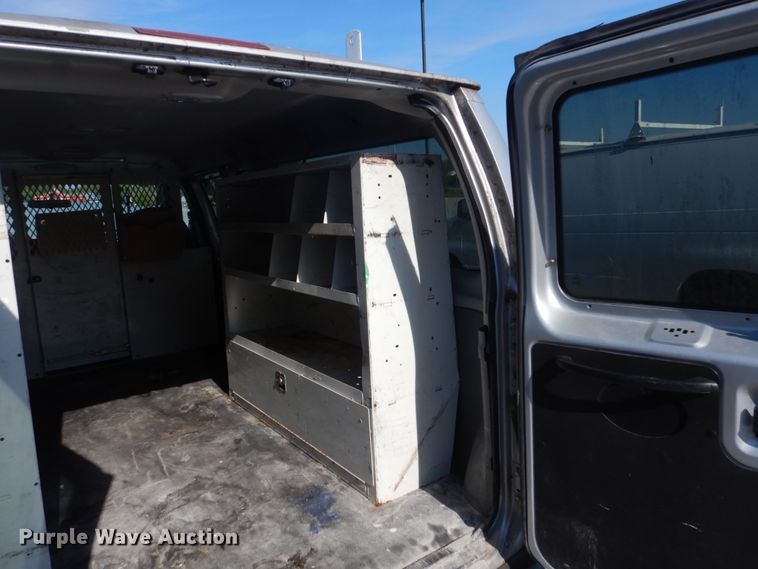 image for item GW9891 2005 Ford E150  van