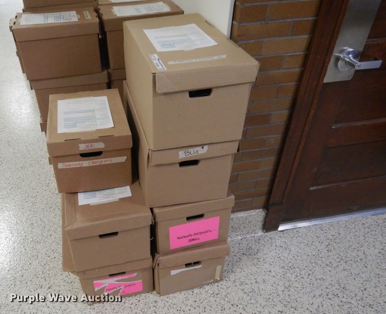 image for item GW9896 Approximatley 300 Samsung chargers